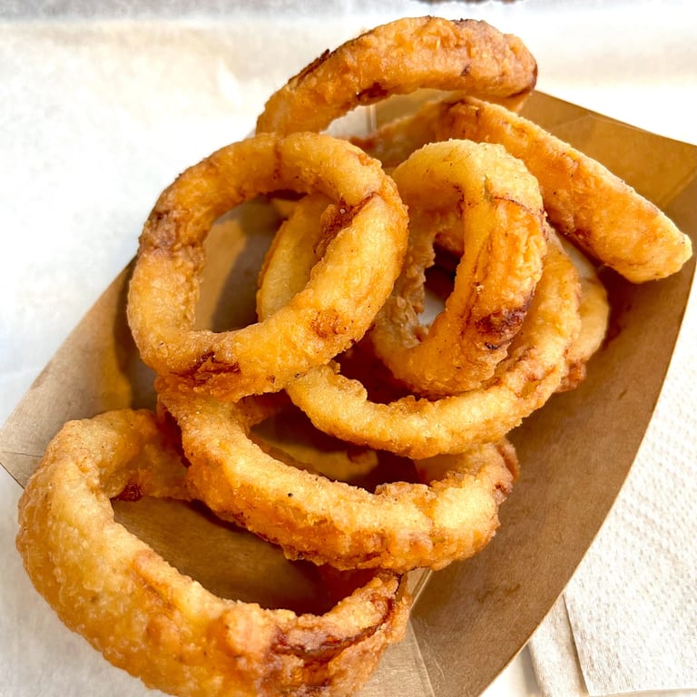 Crunchy Onion Rings: A Tasty Side Option